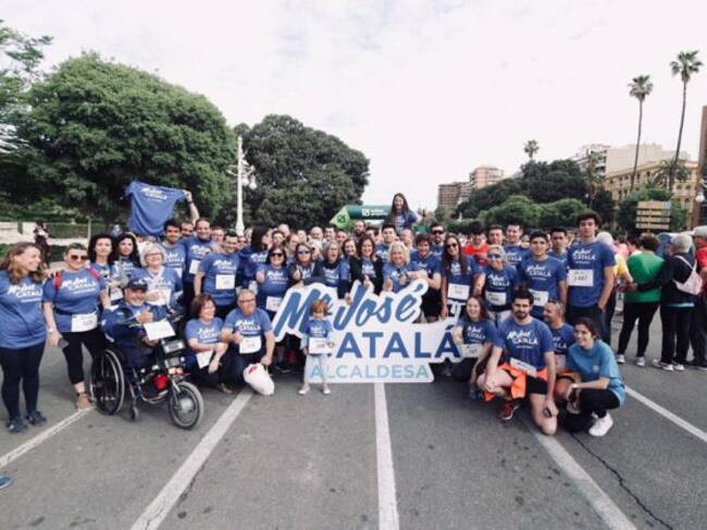 La candidata a la alcaldía de Valencia, María José Catalá con parte de su equipo
