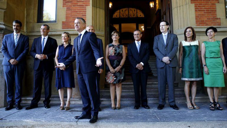 El lehendakari antes de presidir el primer Consejo de Gobierno del nuevo curso político celebrado hoy en el Palacio Miramar de San Sebastián. 