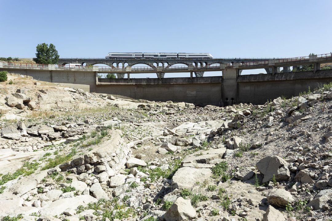 Entorno de Fuentes Claras, embalse próximo a la capital abulense