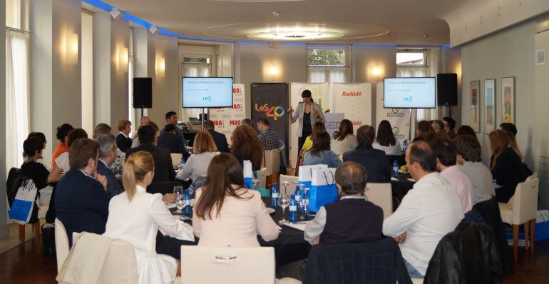 La experta en marketing Celia Irigoyen explica a los empresarios de Albacete cómo mejorar la comunicación con sus clientes