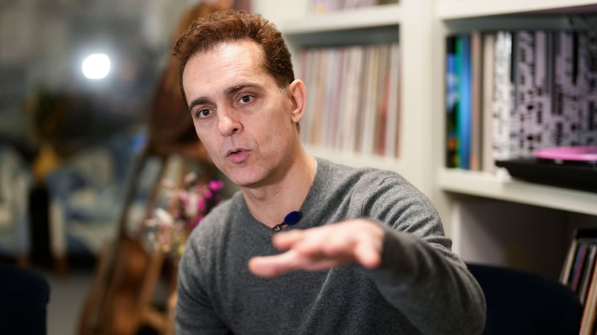 El actor Pedro Alonso ha hecho un documental sobre sustancias y chamanismo y cuenta lo que dijo su madre al verlo: "Fue lo que más me sorprendió"