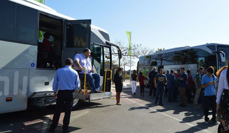 Demostración del funcionamiento de las rampas para sillas de ruedas