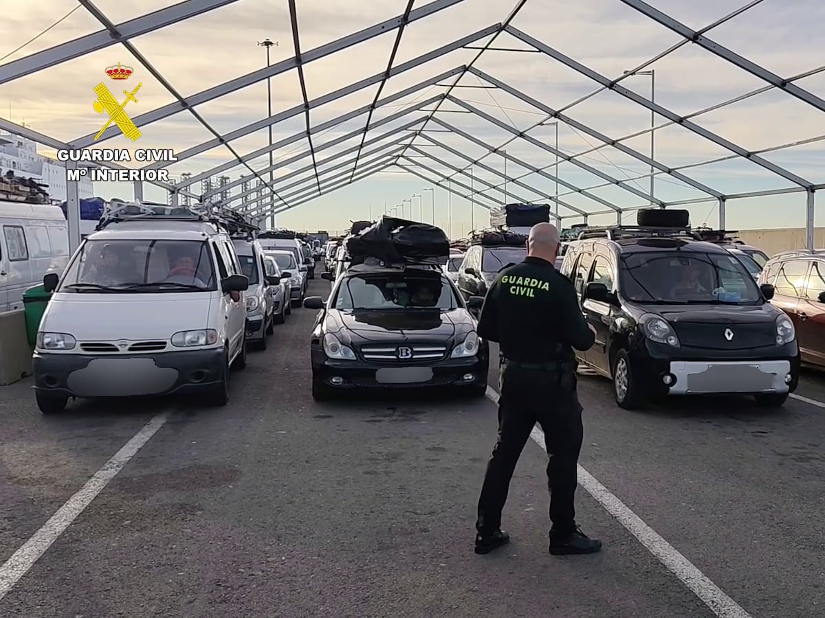 Desarticulada una trama de exportación fraudulenta de vehículos desde el Puerto de Alicante