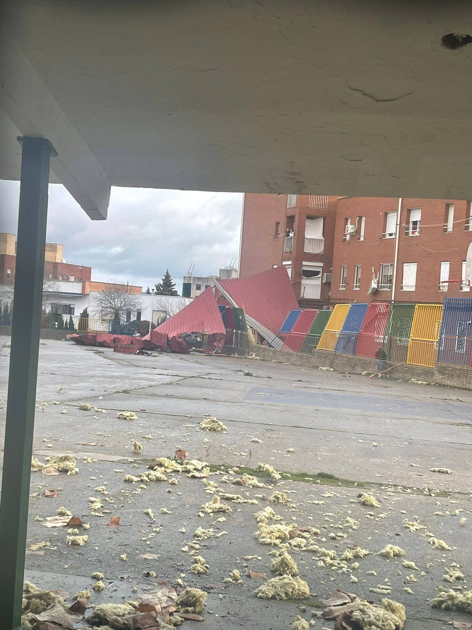 Cubierta del Colegio Severo Ochoa de Puertollano tras caer al patio