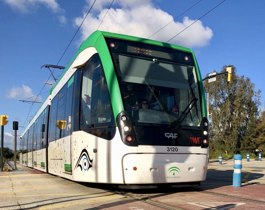 El metro de Málaga en su paso por el campus universitario de Teatinos