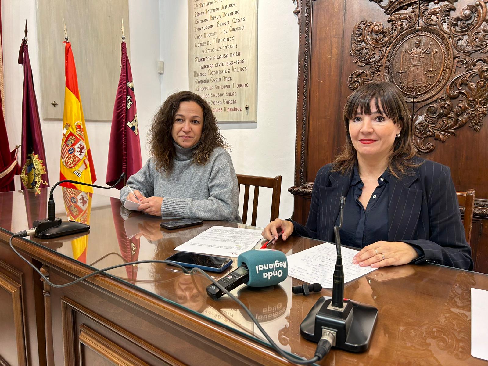 Isabel Casalduero, edil socialista y la diputada regional, Marisol Sánchez Jódar