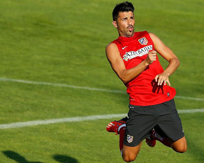 Villa salta durante un entrenamiento con el Atlético