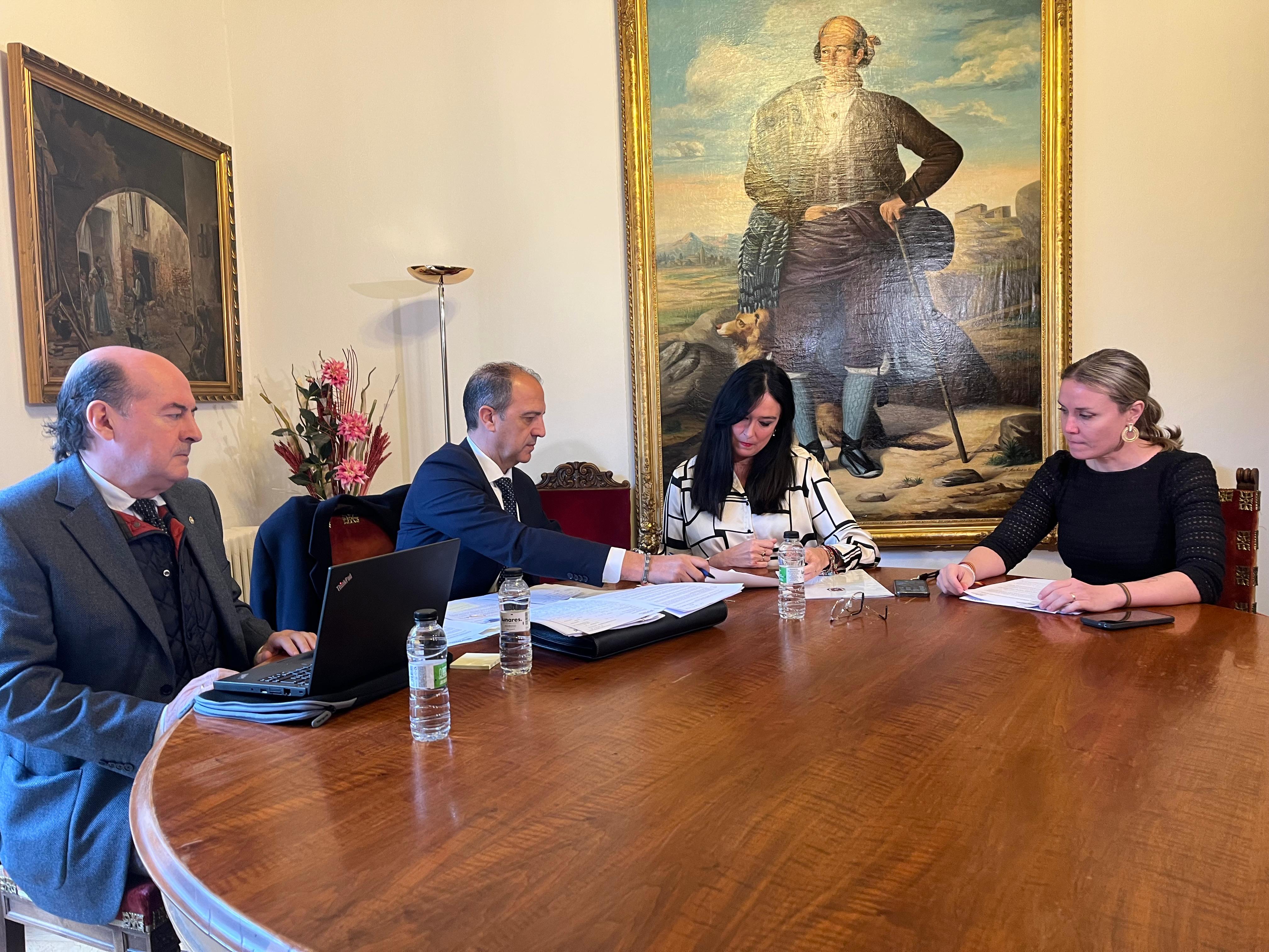 Reunión en el Ayuntamiento de Huesca sobre cuestiones sanitarias