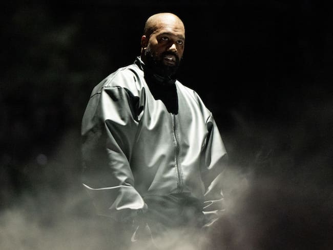 El rapero Kanye West actúa en el festival Rolling Loud 2024 en Hollywood