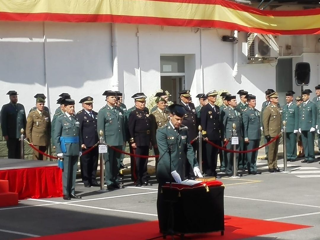 El coronel jefe, José Hernández Mosquera, durante el juramento de su cargo en la comandancia de Alicante