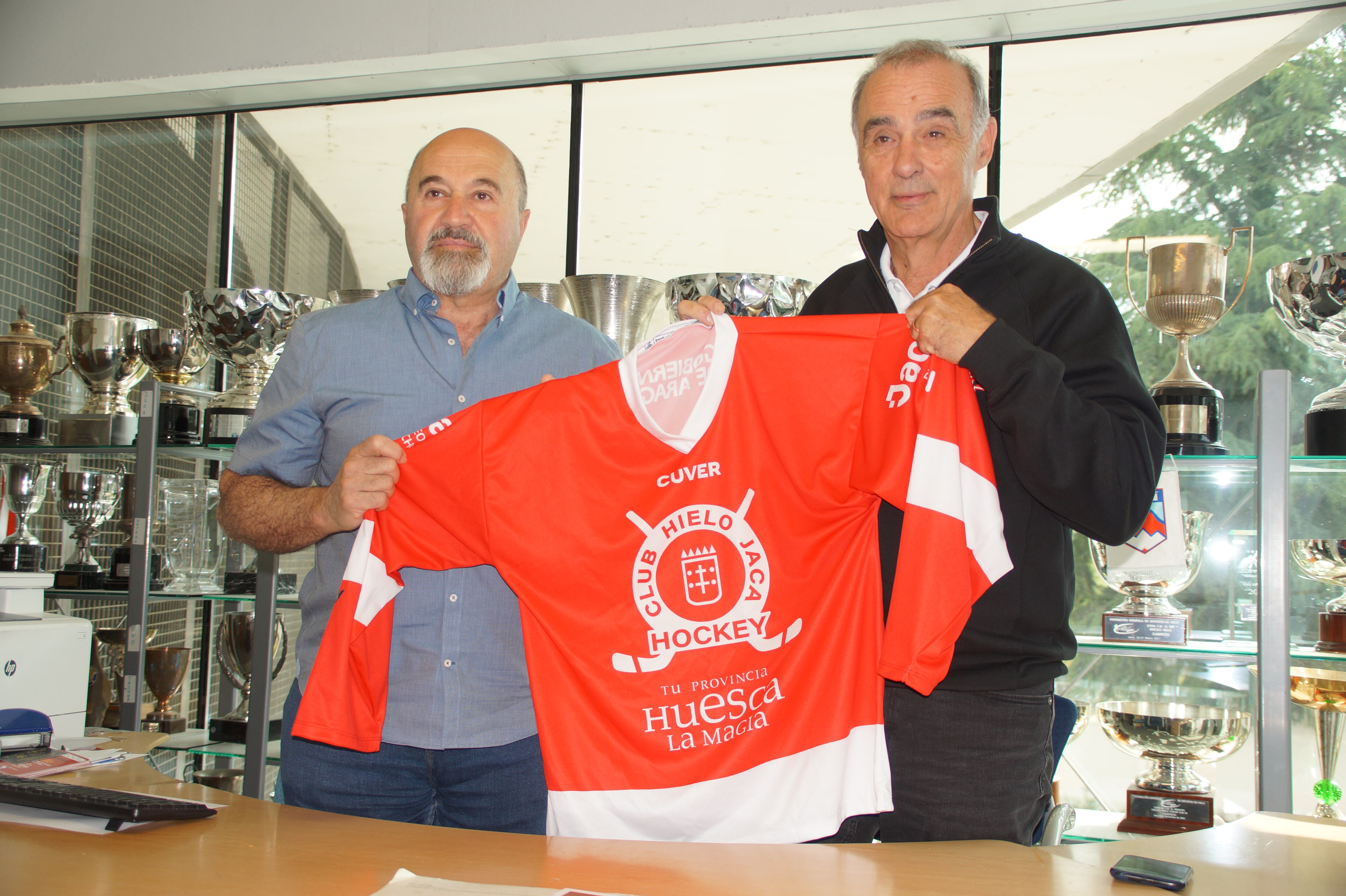 Antonio Betrán y Vicent Friyia, presidente y nuevo entrenador del Club Hielo Jaca