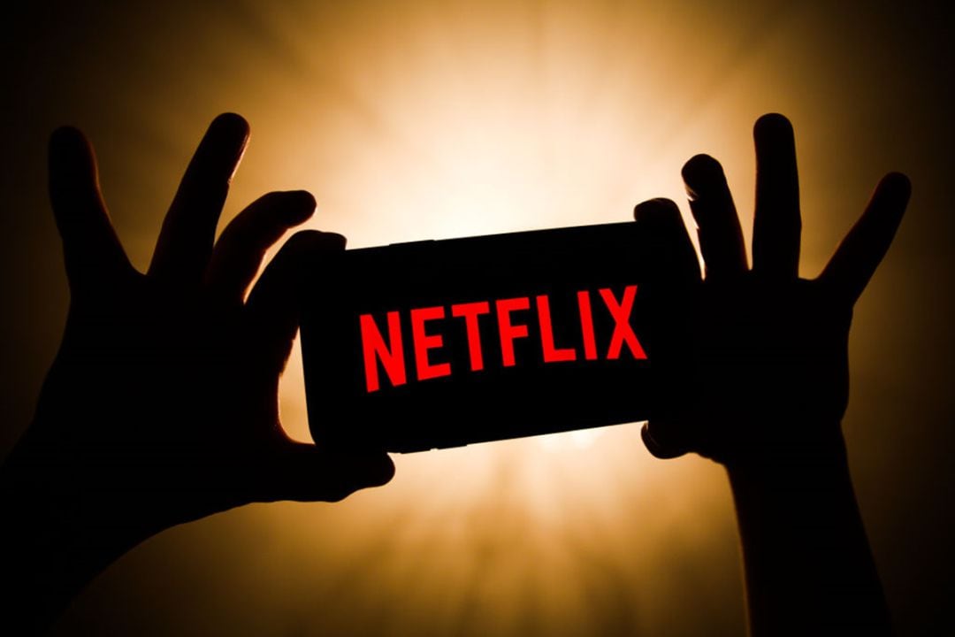 Logo de Netflix en la pantalla de un móvil.