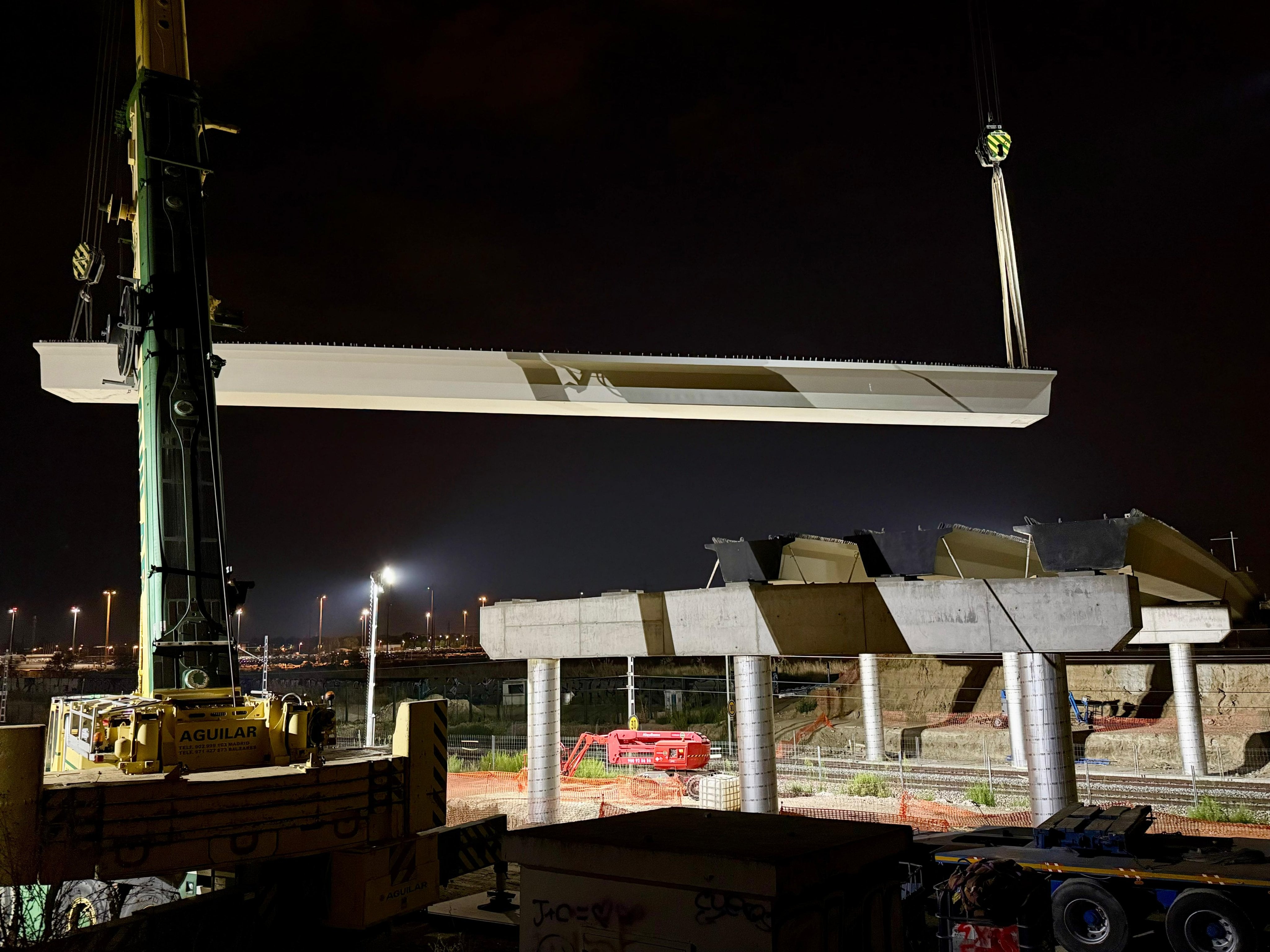 La instalación de las vías de madrugada
