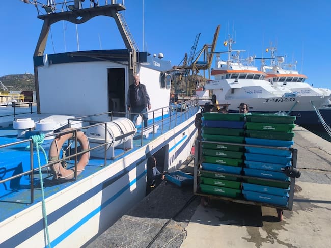 Los últimos pescadores de arrastre de Cartagena denuncian que se sienten "furtivos siendo trabajadores del mar"