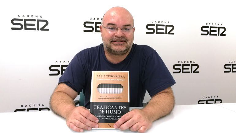 Alejandro Riera, autor del libro &quot;Traficantes de humo&quot;