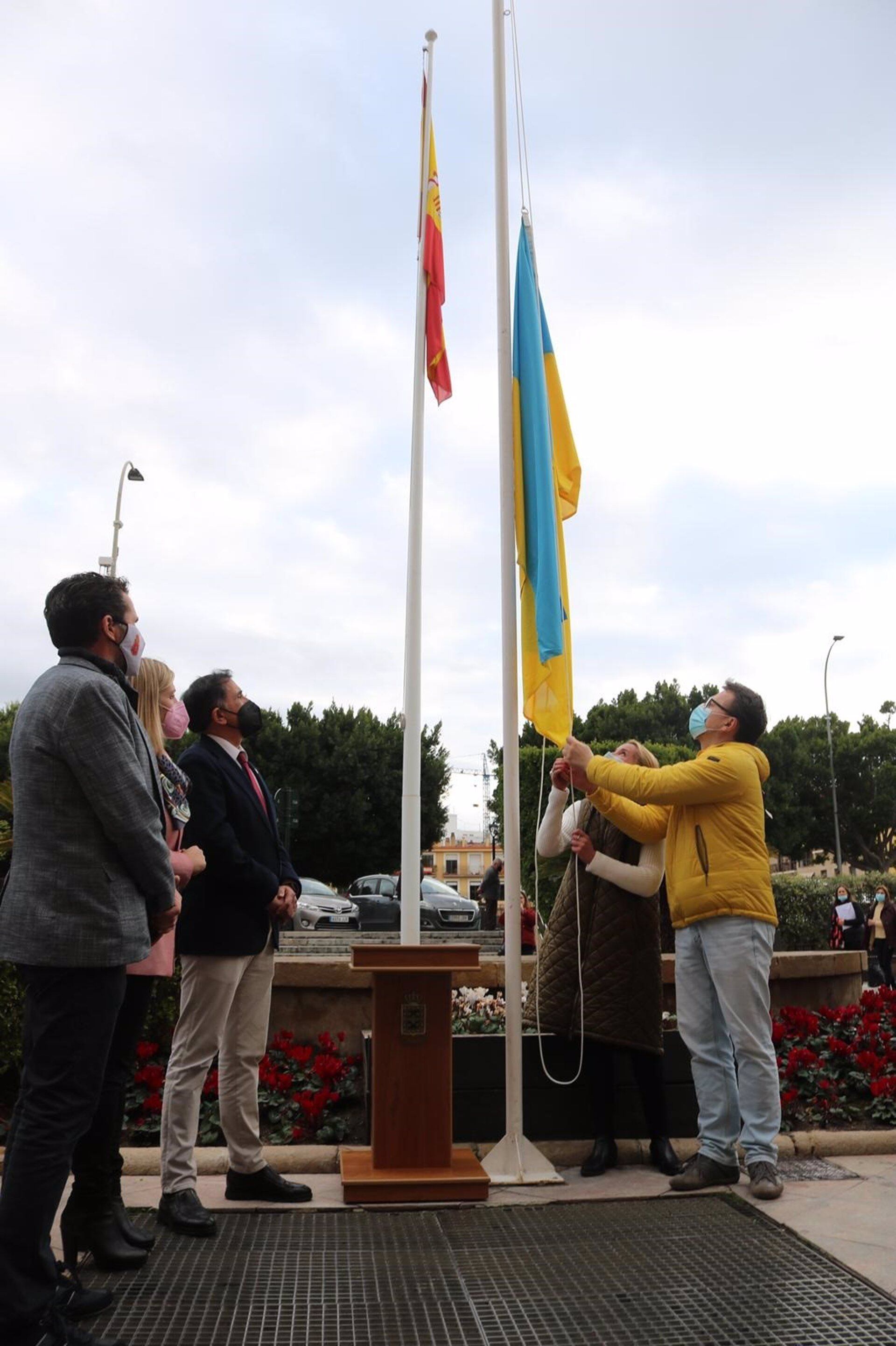 Izado de la bandera de Ucrania en Murcia