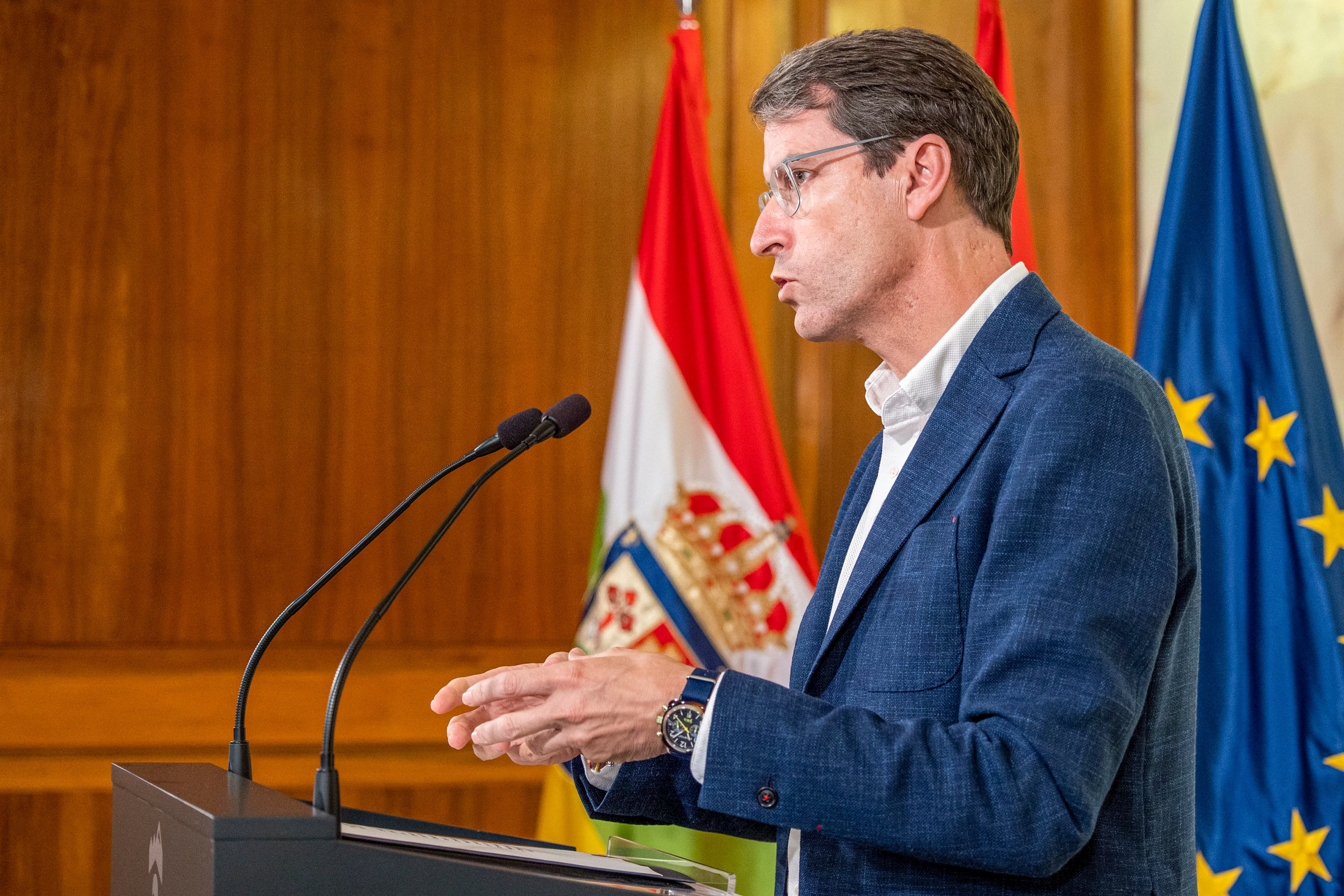 LOGROÑO, 01/07/2023.- El presidente del Gobierno de La Rioja, Gonzalo Capellán, presenta la estructura y composición del nuevo Ejecutivo autonómico, este sábado en Logroño, donde ha anunciado que Alfonso Domínguez será el portavoz del Gobierno y consejero de Hacienda, María Martín ocupará la cartera de Salud y Políticas Sociales y Alberto Galiana la de Educación y Empleo. EFE/ Raquel Manzanares
