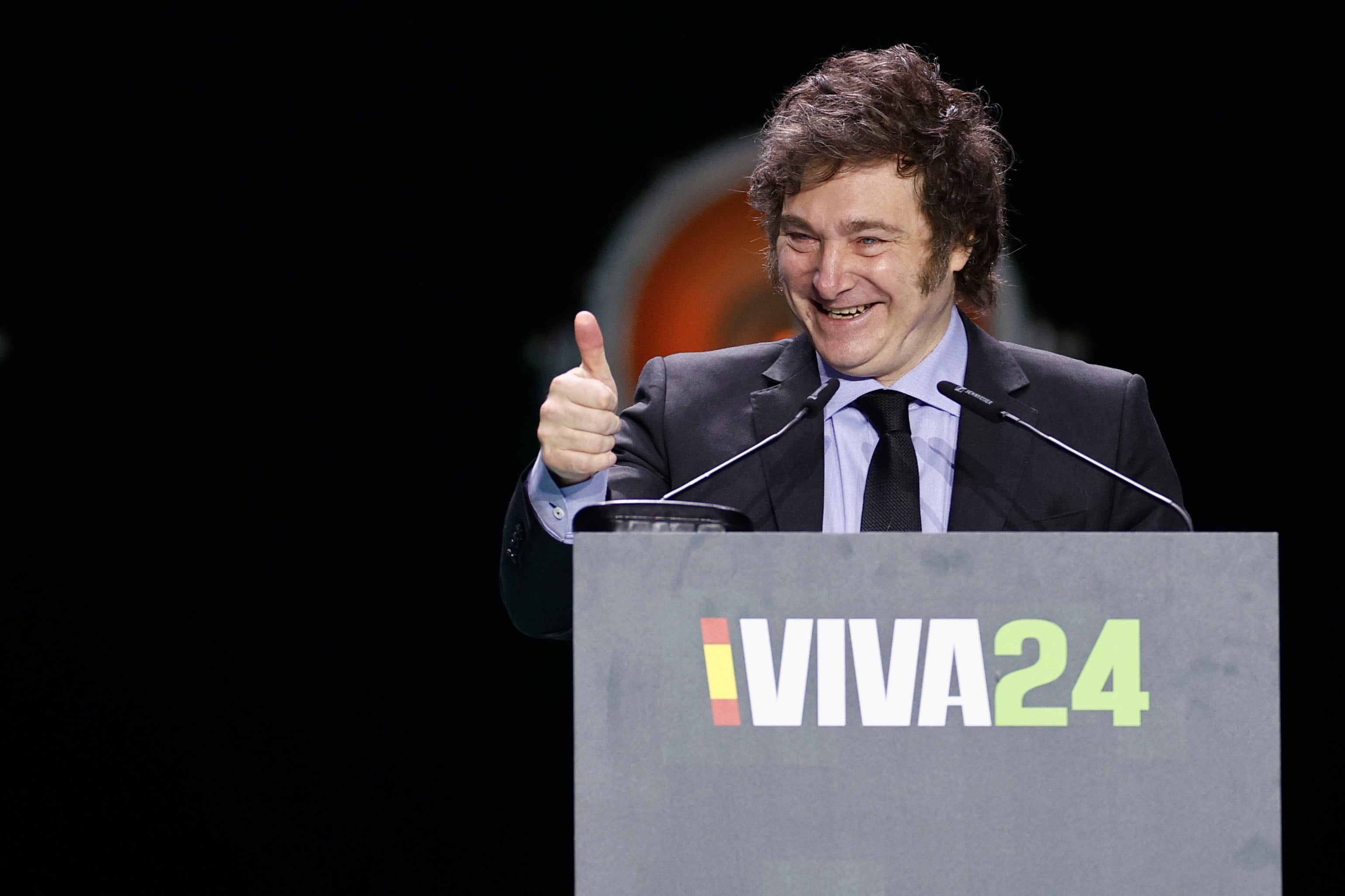  Javier Milei, presidente de Argentina , durante su intervención en la convención política de Vox &quot;Europa Viva 24&quot; que se celebra este domingo en el Palacio de Vistalegre, en Madrid. 