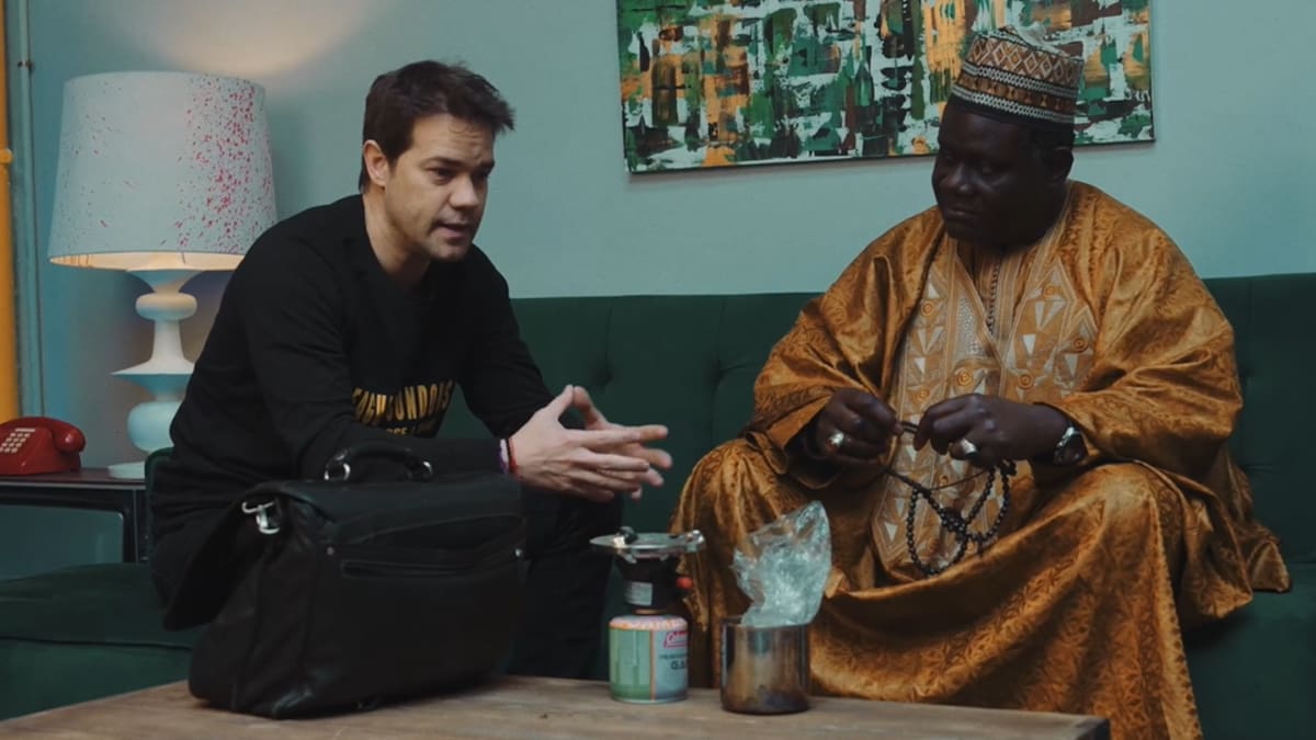 "Te han debido echar un mal de ojo": Juan Dávila revela que acabó desnudo frente a un chamán para cambiar su suerte