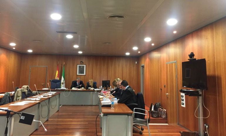 Sala del jurado donde este lunes ha comenzado el juicio al supuesto asesino de Verónica Frías