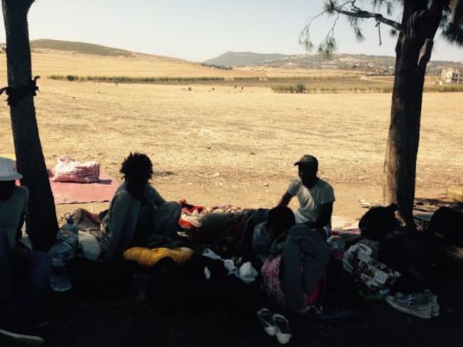 En el campamento hay varias mujeres, algunas embarazadas, como es el caso de estas camerunesas.