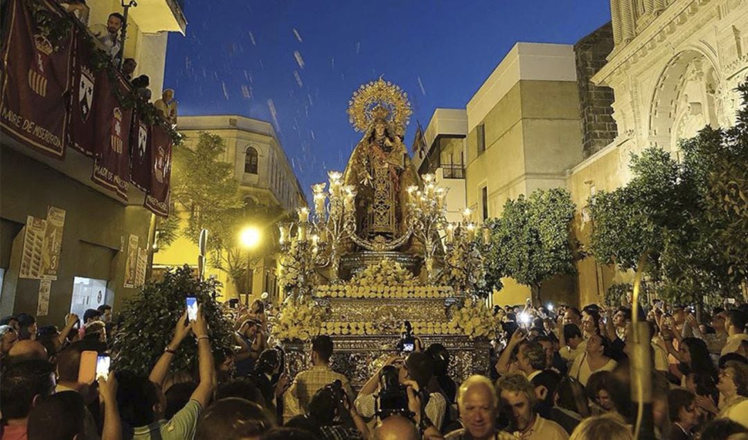 Procesión de Nuestra Señora del Carmen Coronada