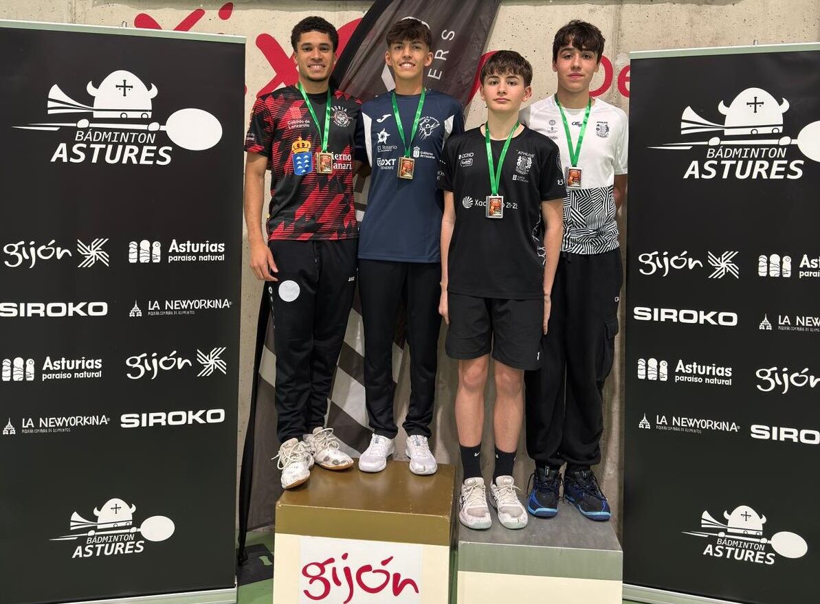 Adrián Carabali, de Lanzarote, se trae la medalla de oro en dobles del TOP TTR Gijón.