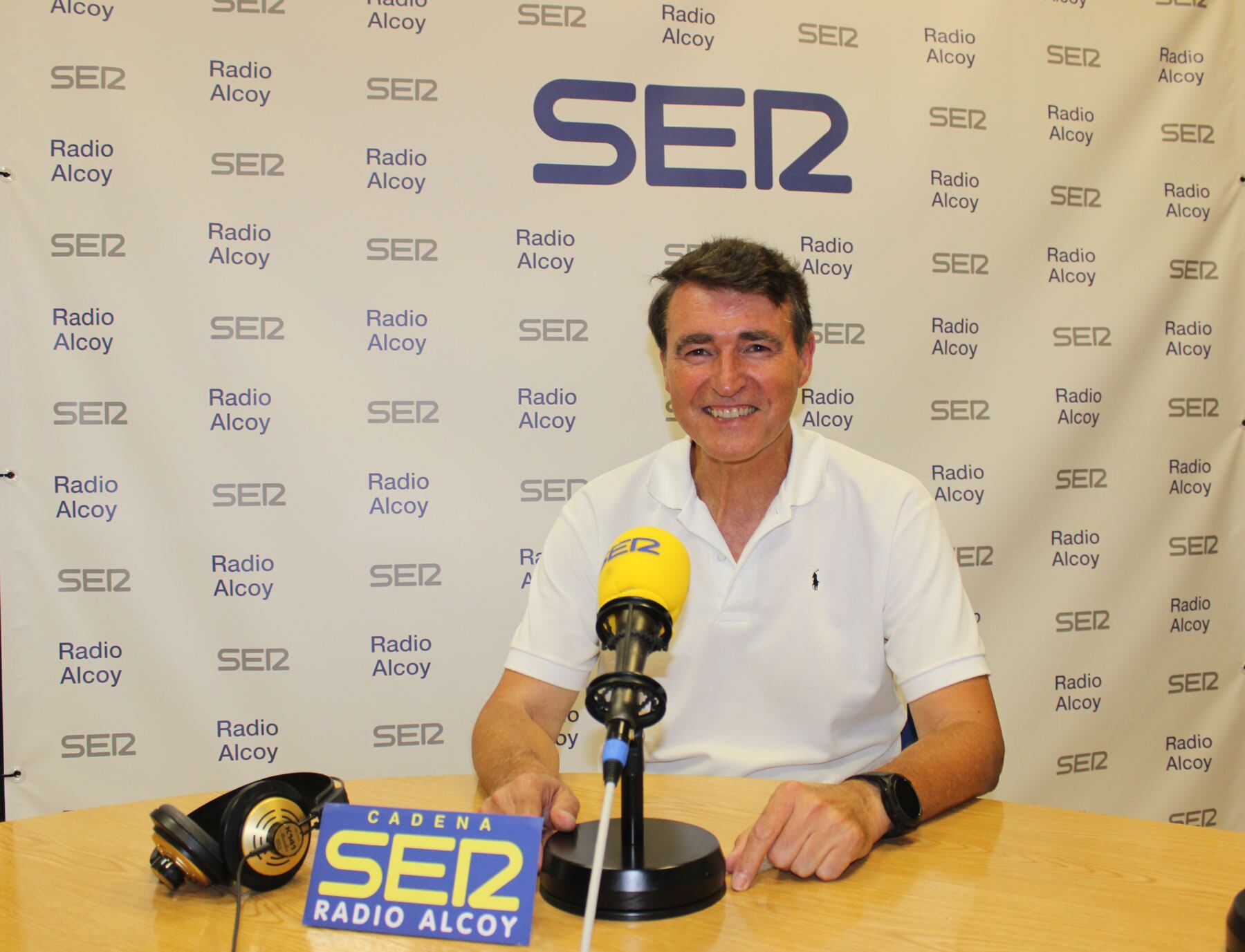 Jordi Raül Verdú, en l'estudi central de Radio Alcoy