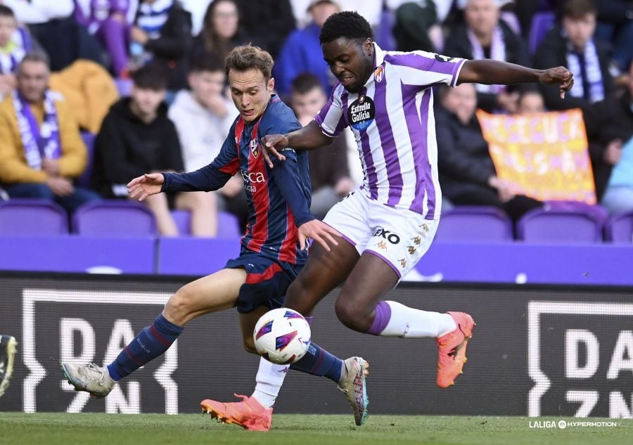 Rafa Tresaco en una acción del partido en Valladolid