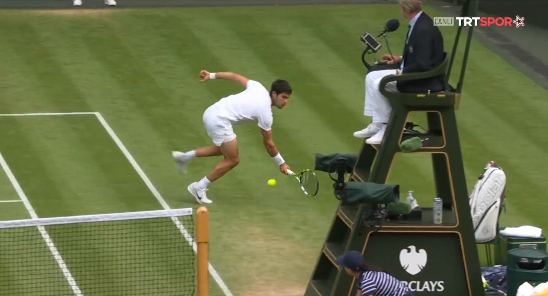 Carlos Alcaraz durante su partido contra Berrettini.