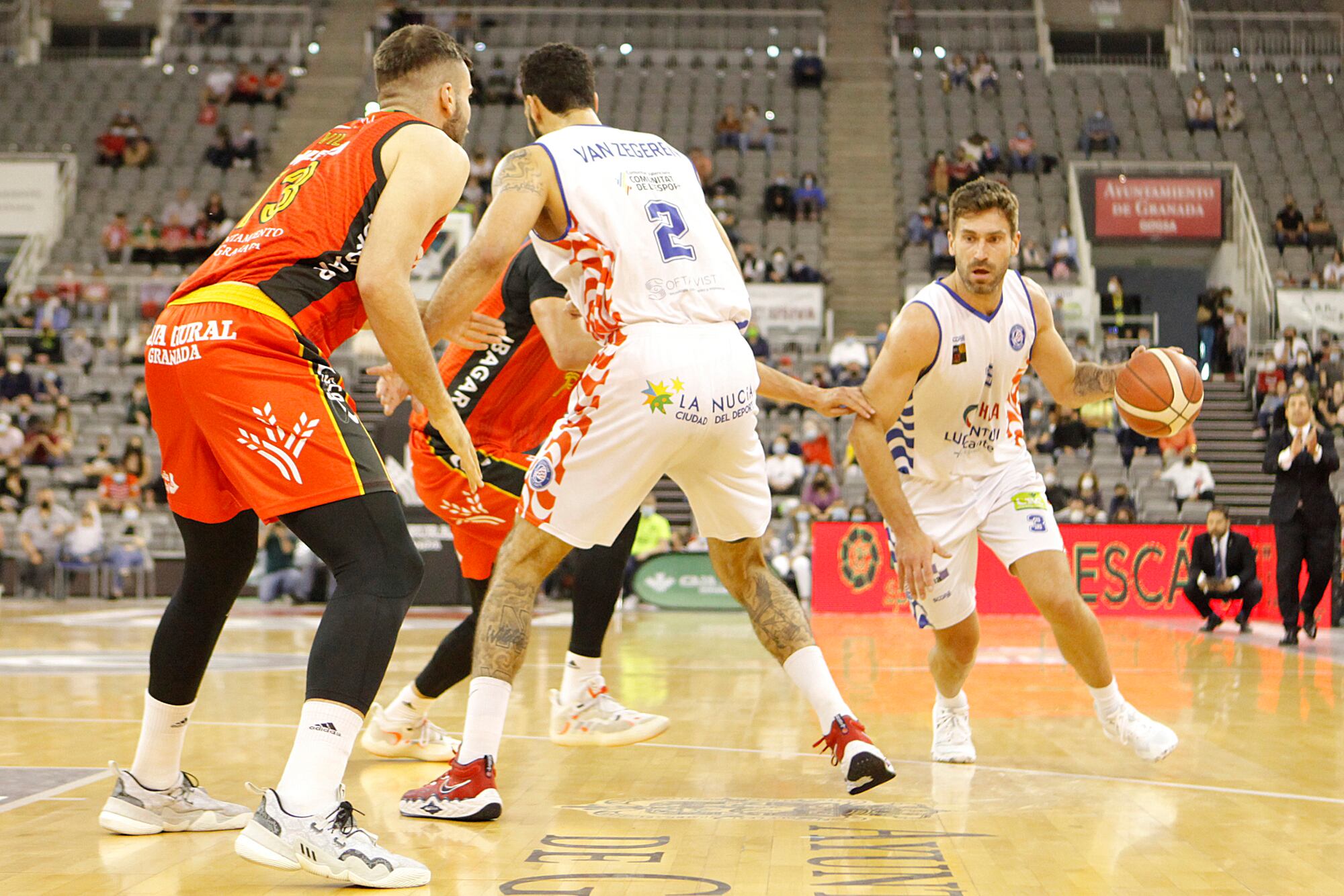 Pilepic, jugador HLA Alicante, frente al Covirán Granada