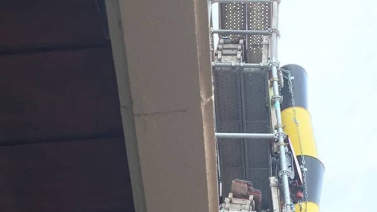 El acopio de material en lo alto del andamio, “primera causa” para su derrumbe