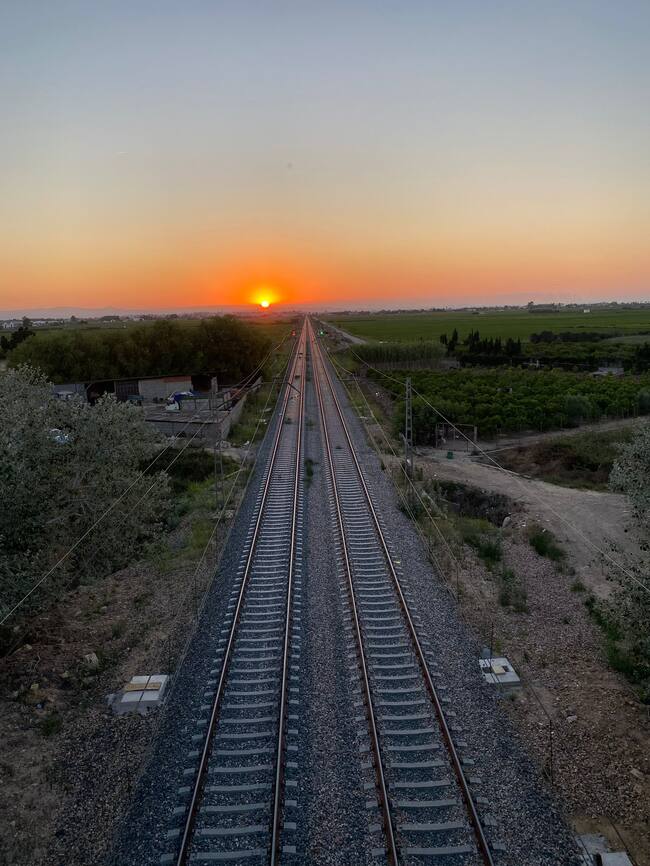 Adif finaliza los trabajos de renovación de 32 kilómetros de vías entre Cullera y Sollana