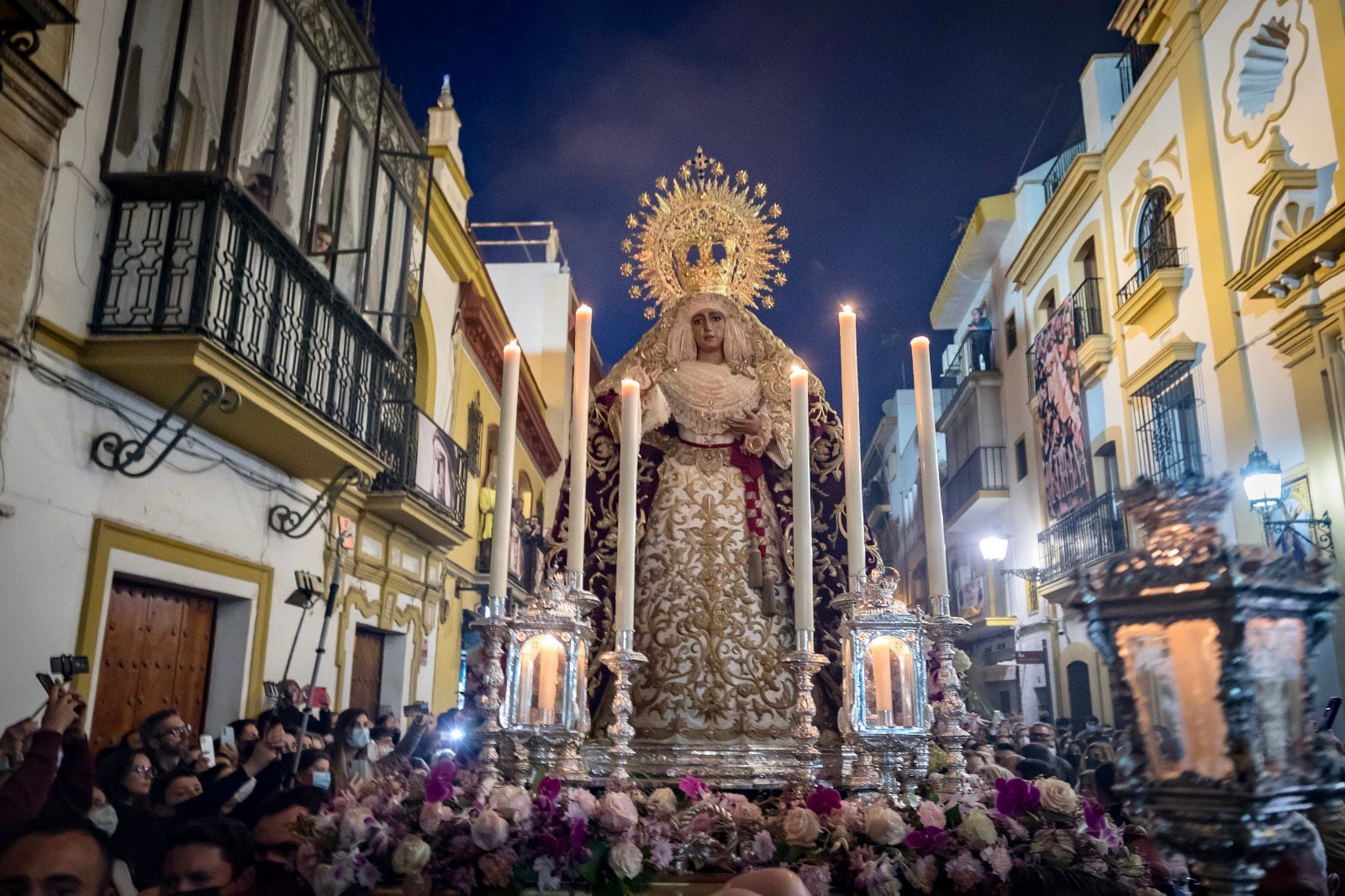 La Esperanza de Triana en su traslado del pasado viernes 18 de marzo desde su capilla a la Parroquia de Santa Ana