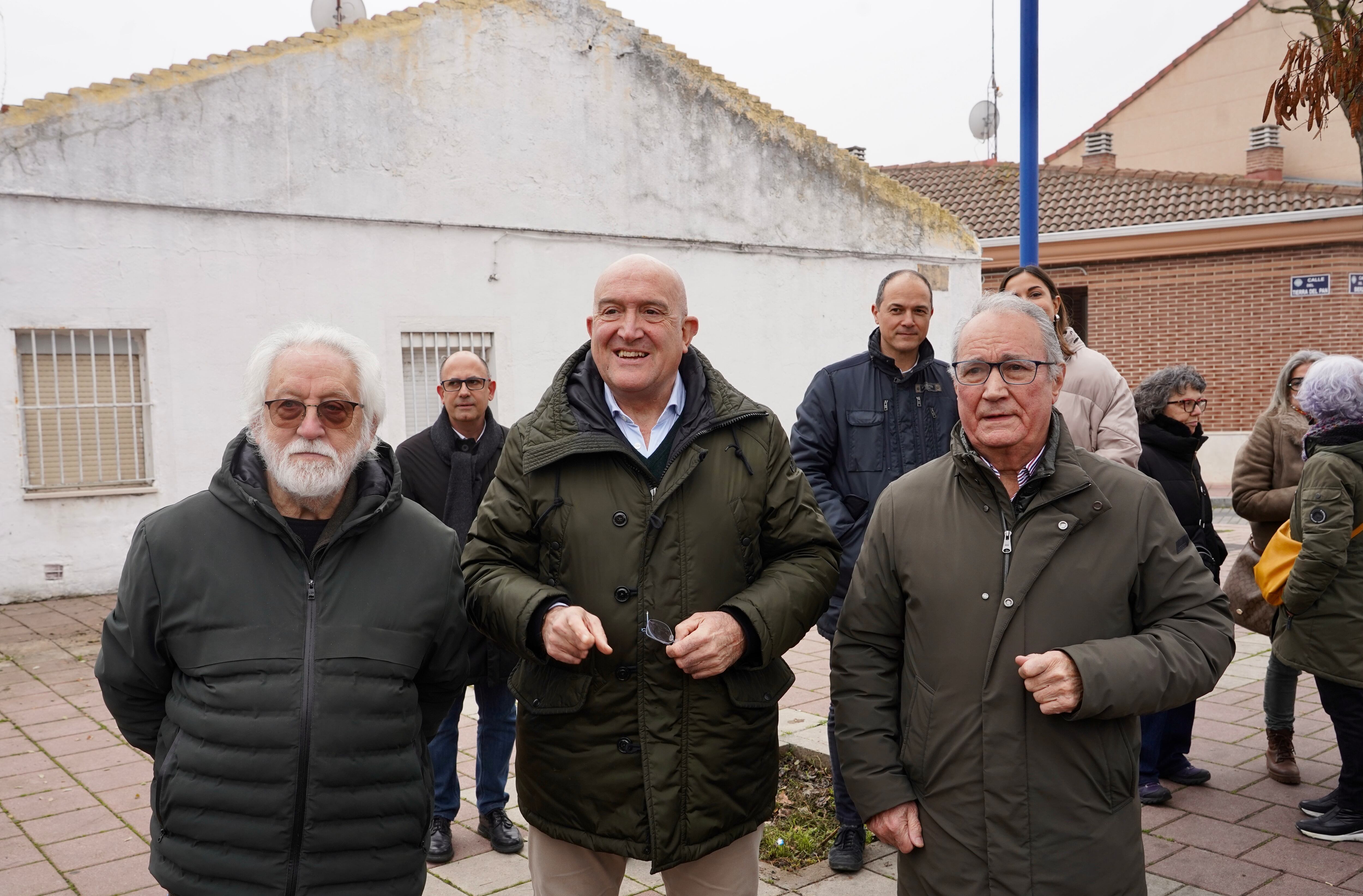 El alcalde de Valladolid, Jesús Julio Carnero, inaugura los parques Luis Maté y Jesús Olea.
