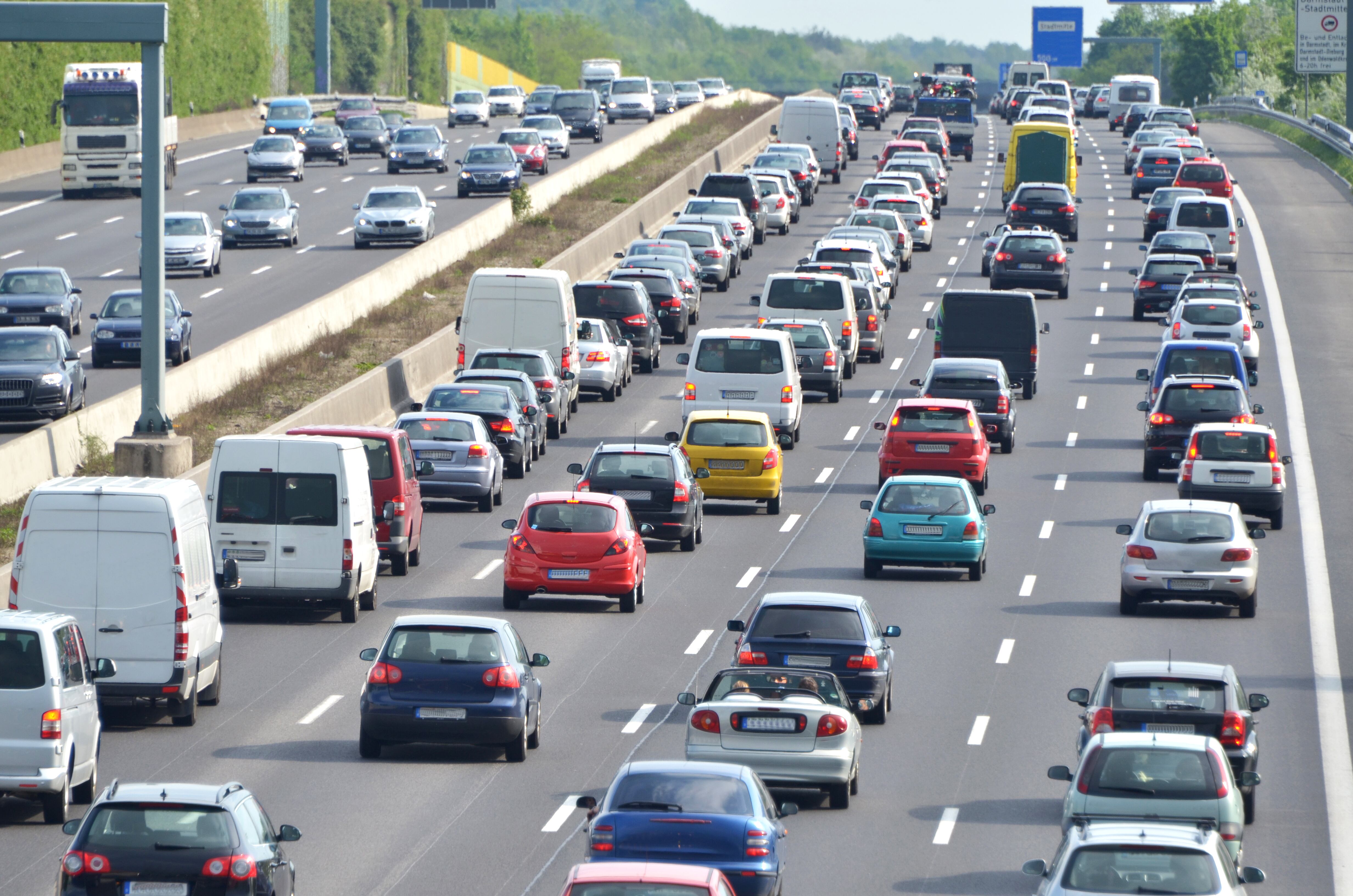 El tráfico ha sido intenso durante las fiestas navideñas en las carreteras de Burgos