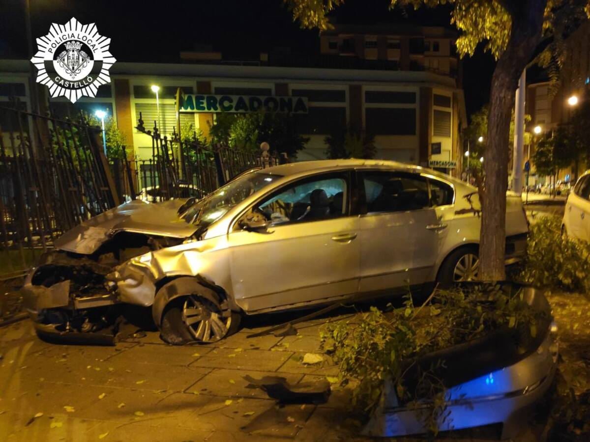 Un conductor ebrio se empotra contra la valla del Hospital Provincial