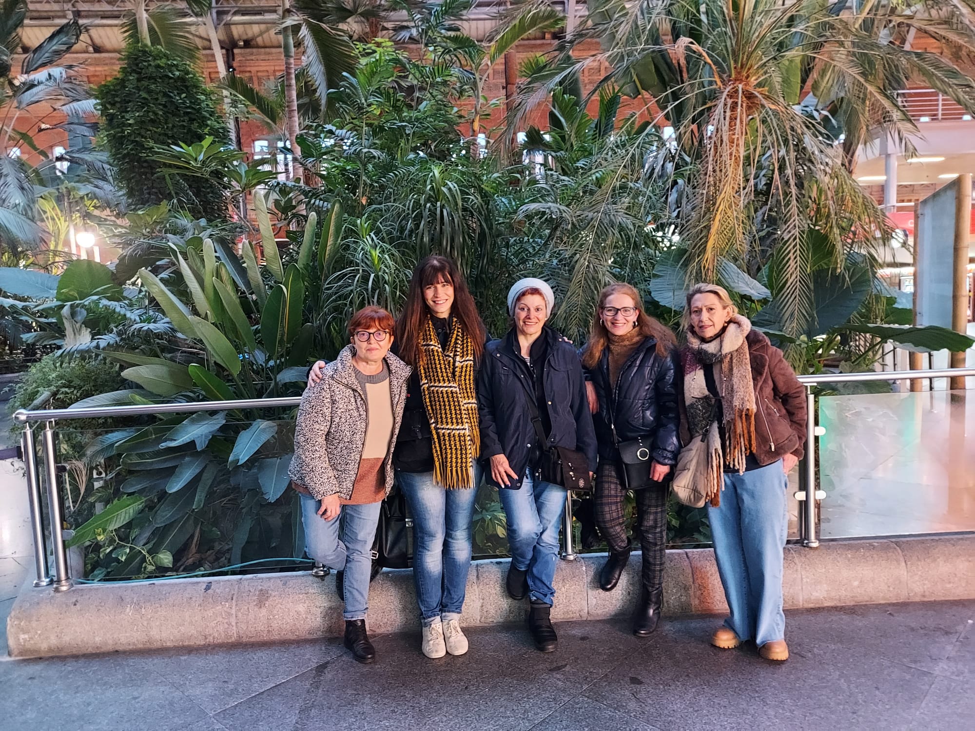 Concha, Susana, Nieves y María del Mar en la estación de Atocha