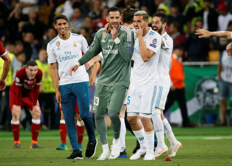 Theo, con Kiko Casilla en la celebración