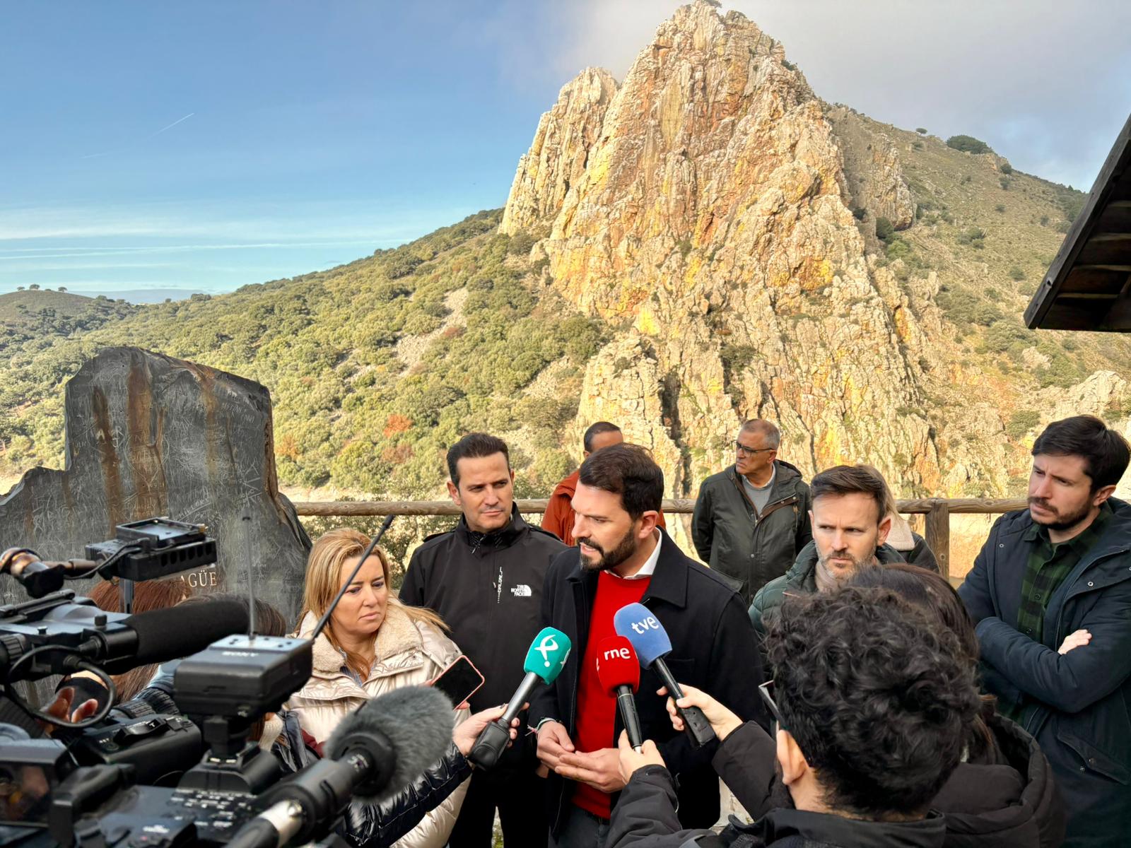 El secretario general del PSOE de la provincia de Cáceres, Álvaro Sánchez Cotrina, ha visitado el Salto del Gitano, en Monfragüe