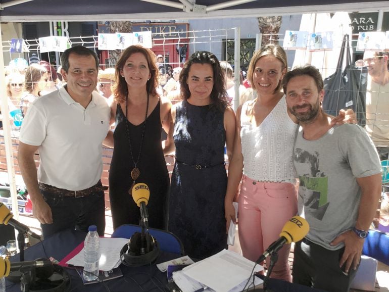 Aranzazu García, Mercedes Gatón, Sonia Calvo y Miguel Angel López (Big Mike) en la Plaza de los Luceros