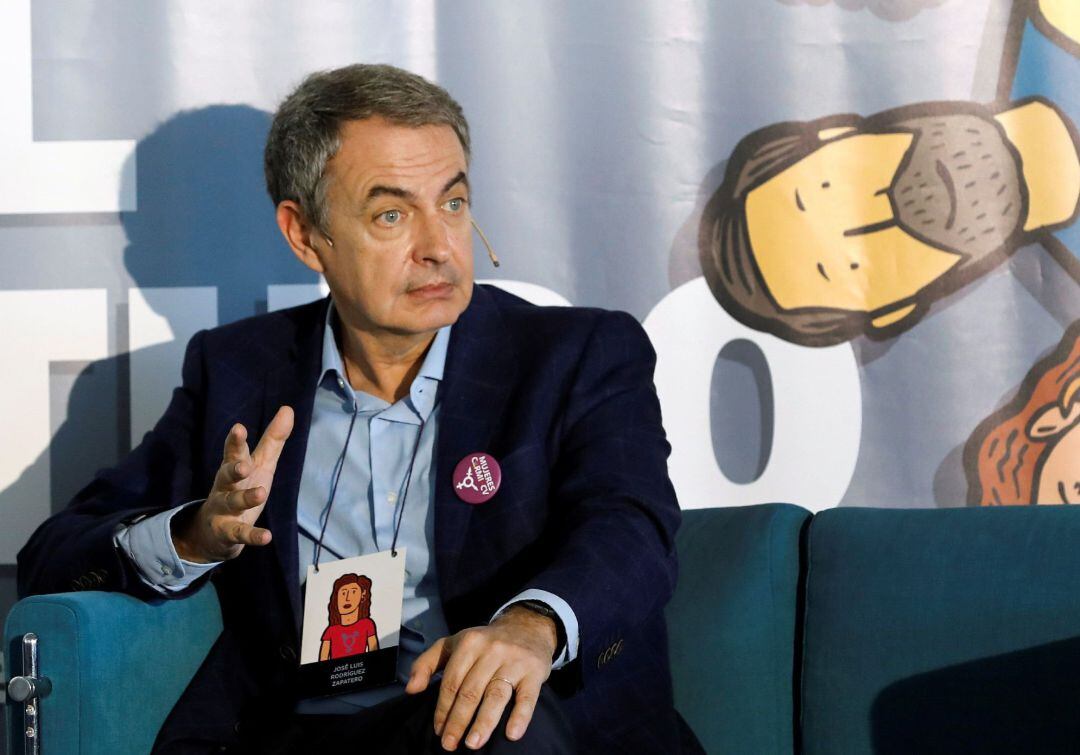 El expresidente del Gobierno, Jose Luis Rodriguez Zapatero, durante su intervención en la convención &quot;El Futuro de lo social (lo social tiene futuro), oprganizado por el Comité Español de Representantes de Personas con Discapacidad (Cermi), este sábado en el Palacio de Congresos de València.