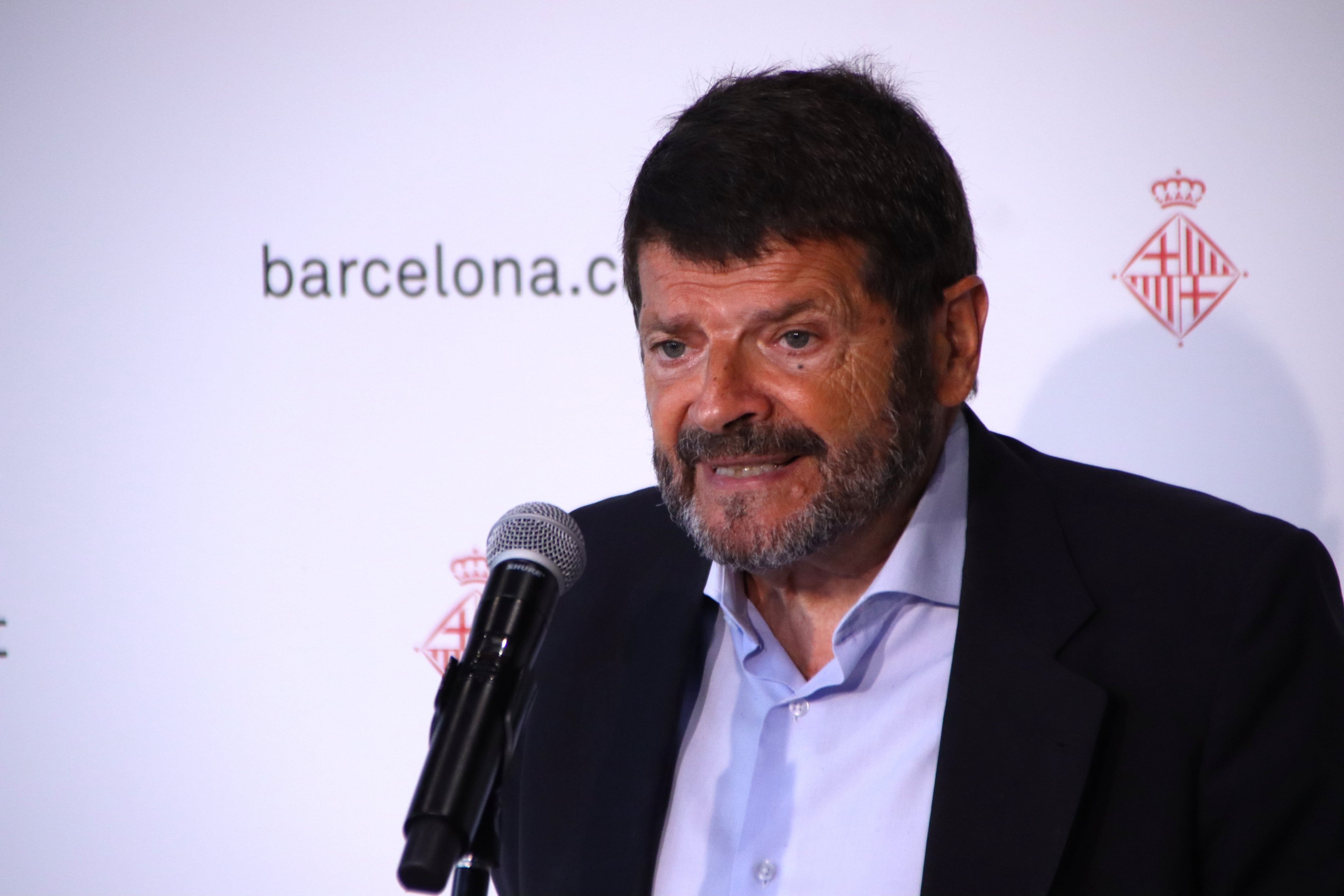 El tinent d&#039;alcaldia i regidor de Ciutat Vella, Albert Batlle, en una atenció a mitjans