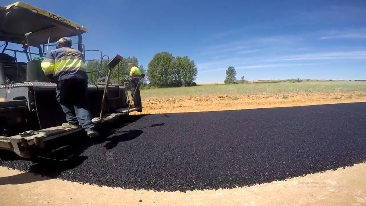 El alcalde ordena investigar la ejecución de una obra de asfaltado en Dehesas dirigida por el concejal de Medio Rural