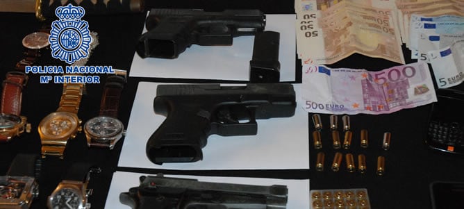 Con la detención de 16 personas; 8 en Francia y 8 en España, la policía ha conseguido hacerse con seis pistolas, así como 124.000¤ en efectivo y varios relojes de lujo procedentes de los rescates.