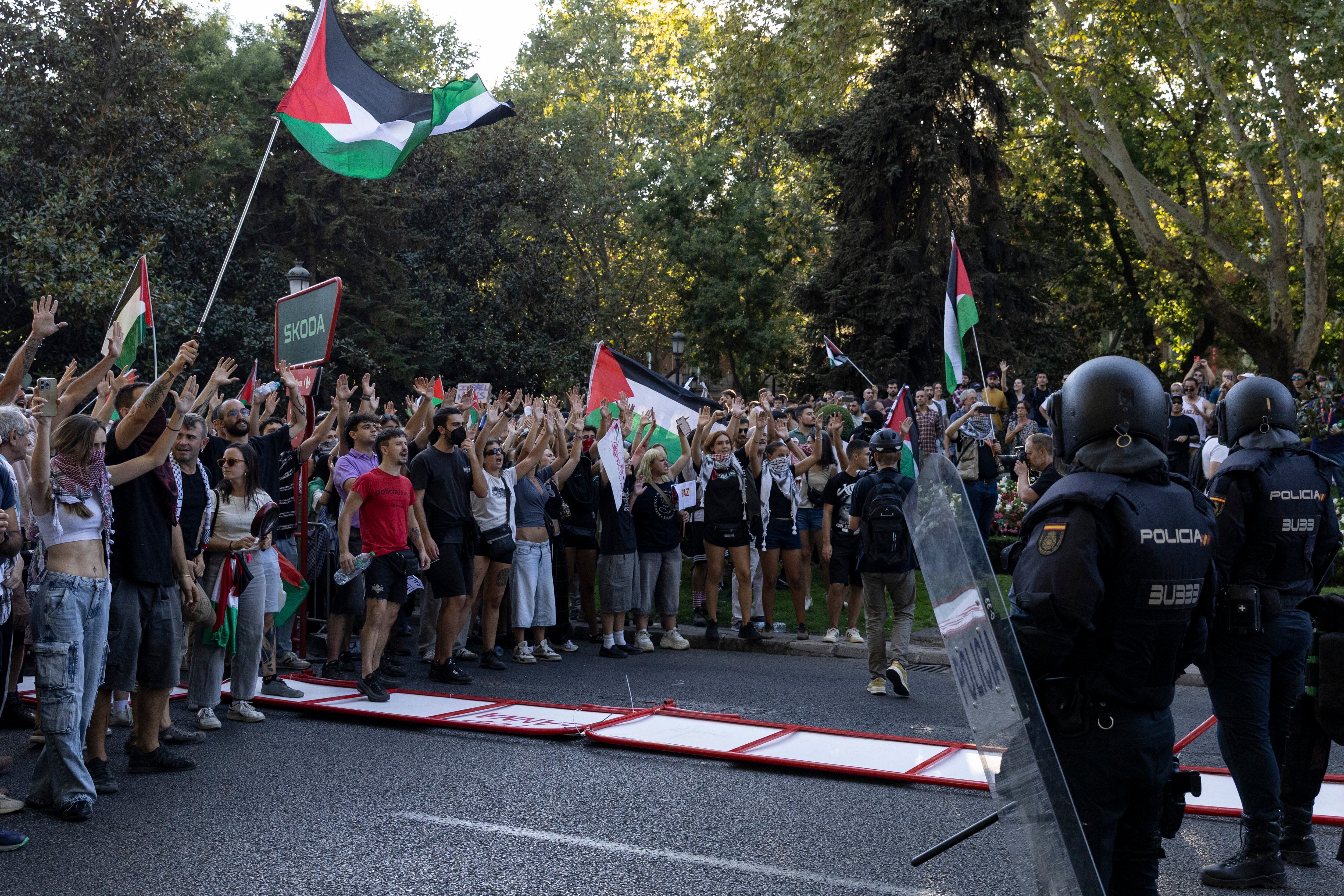 El dispositivo policial de La Vuelta en Madrid hace frente a las protestas pro-palestinas