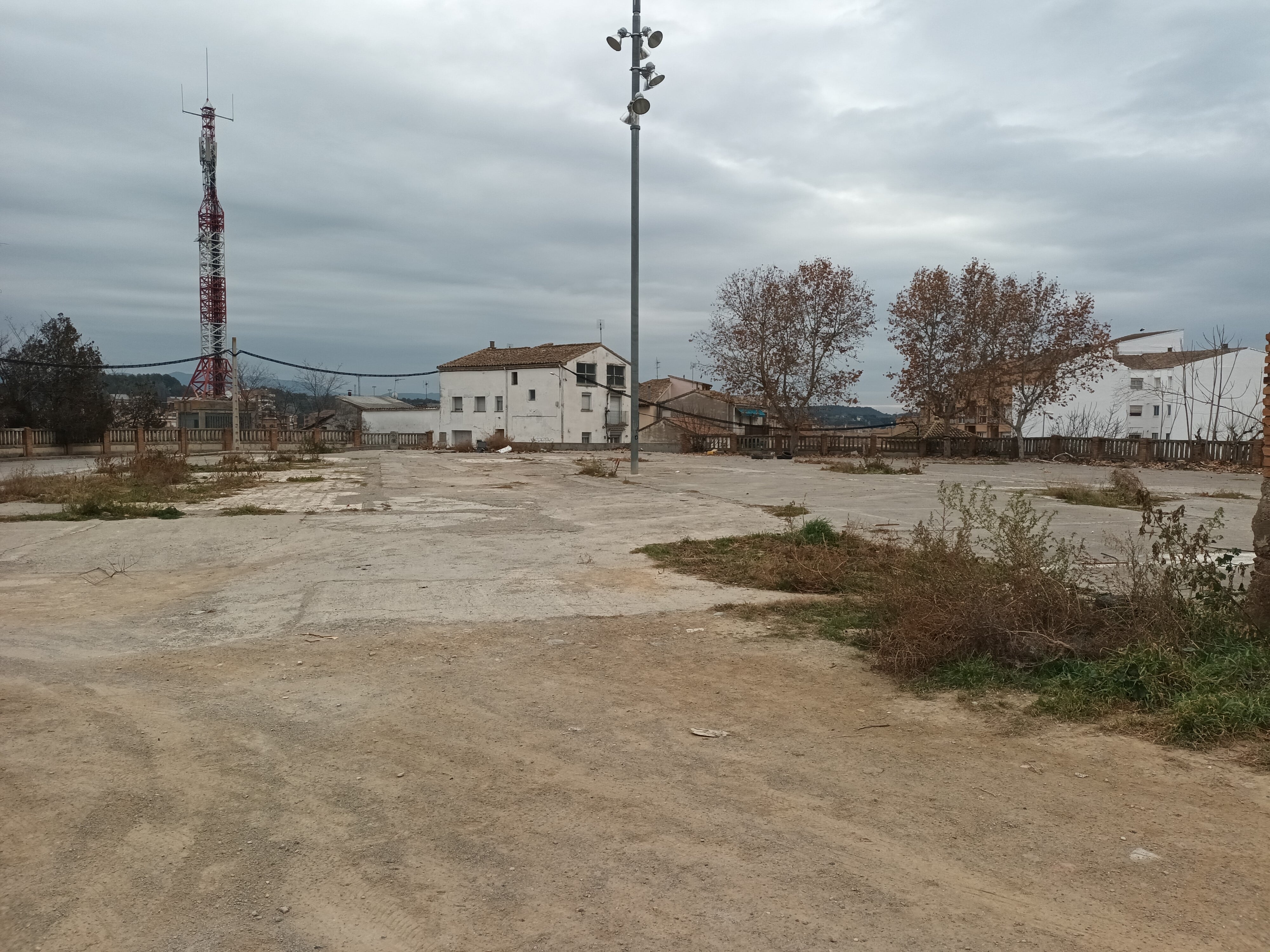 Terrenos del antiguo colegio de La Merced, en los que se habilitarán 100 plazas de aparcamiento