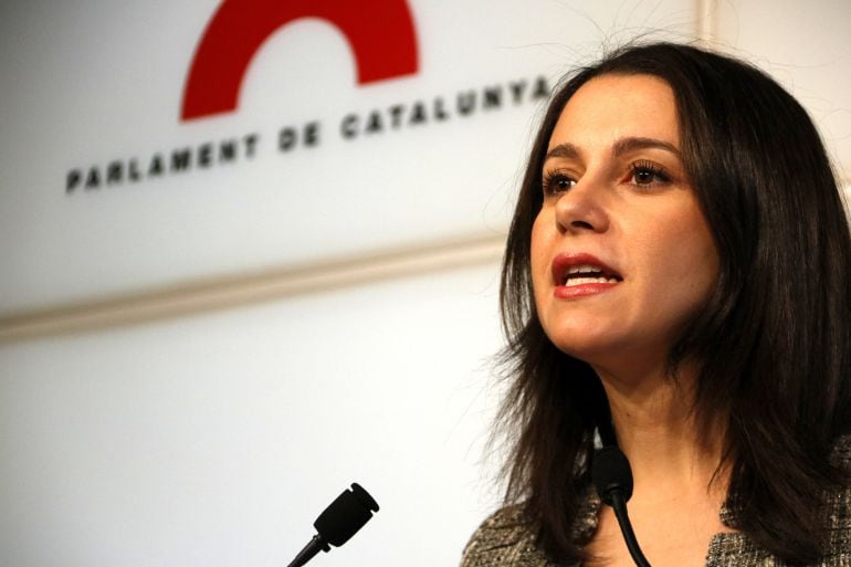 Inés Arrimadas en rueda del prensa en el Parlament