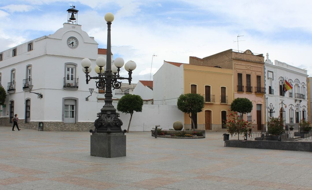 Ayuntamientos antiguo y nuevo.