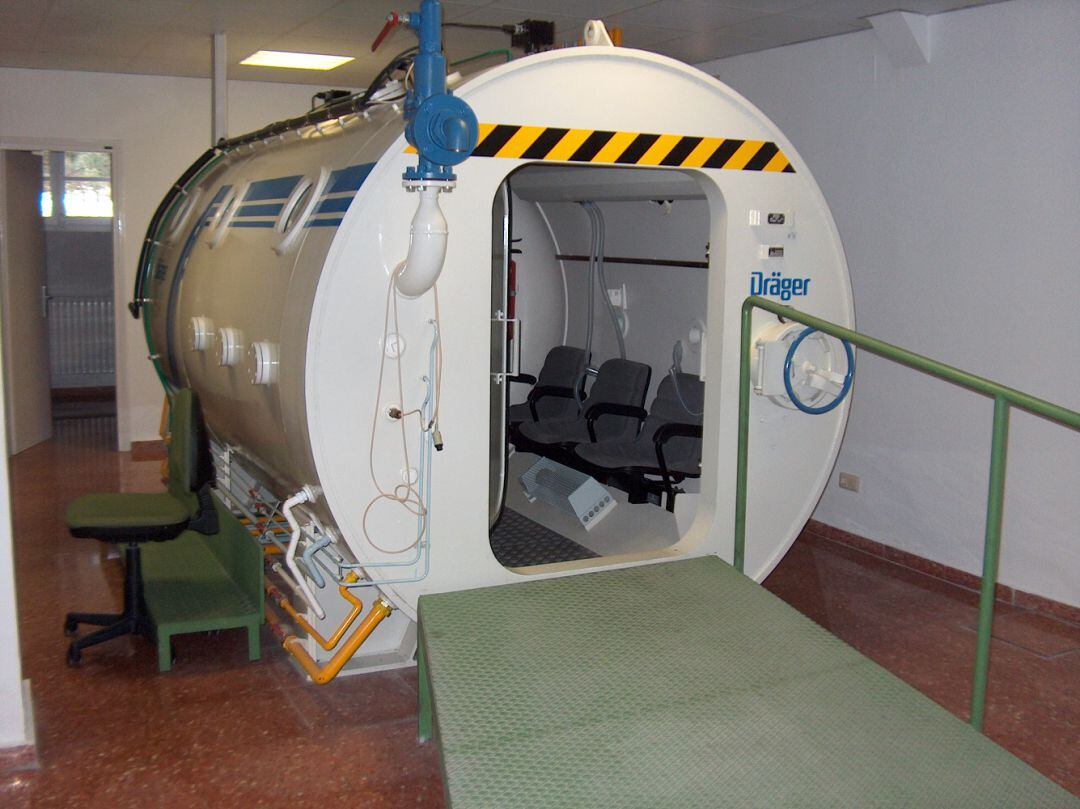Cámara hiperbárica en el Hospital Militar de Zaragoza